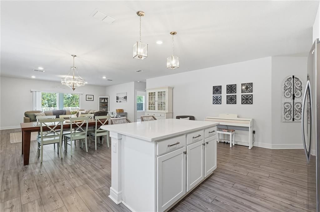 На продажу: $405,000 (4 спален, 2 ванн, 2164 Квадратных фут)