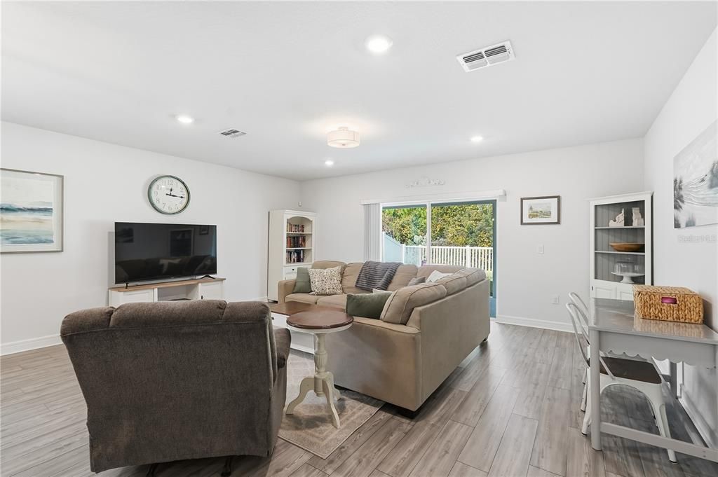 На продажу: $405,000 (4 спален, 2 ванн, 2164 Квадратных фут)