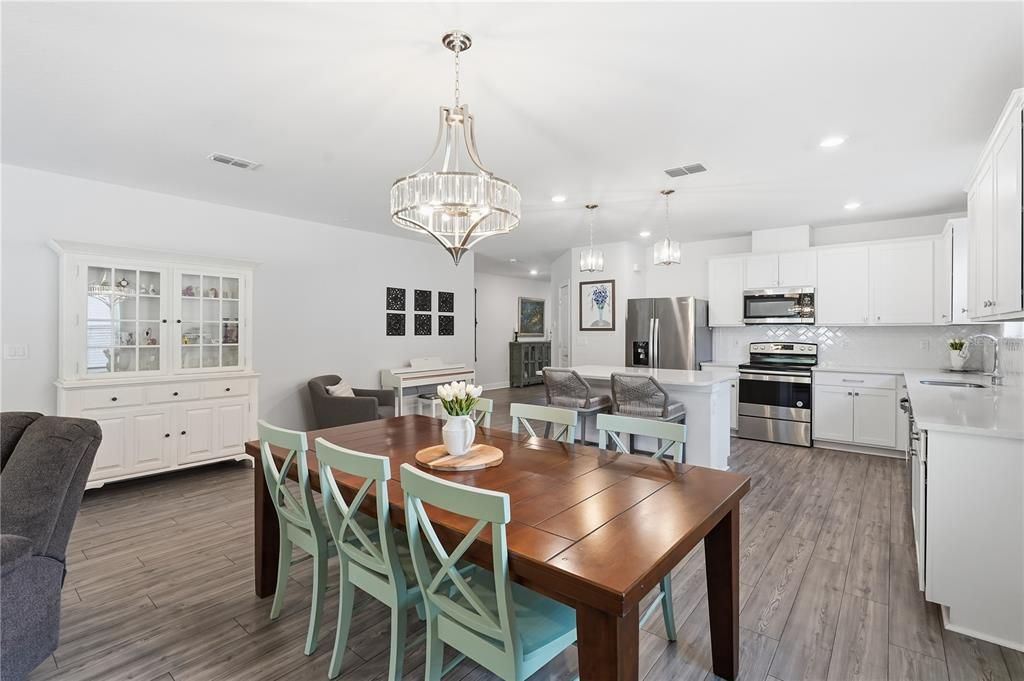 На продажу: $405,000 (4 спален, 2 ванн, 2164 Квадратных фут)