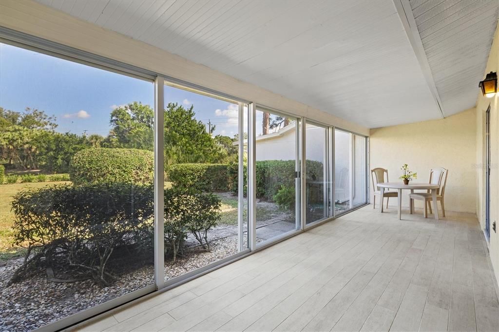 For Sale: $249,900 (2 beds, 2 baths, 962 Square Feet)