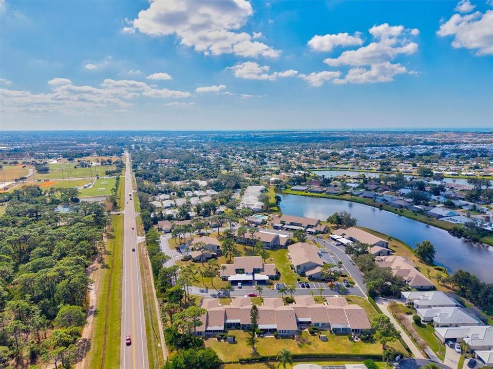 For Sale: $249,900 (2 beds, 2 baths, 962 Square Feet)