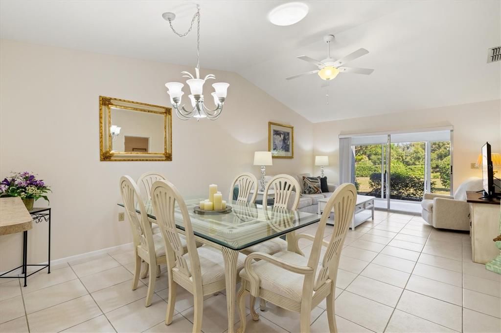 For Sale: $249,900 (2 beds, 2 baths, 962 Square Feet)