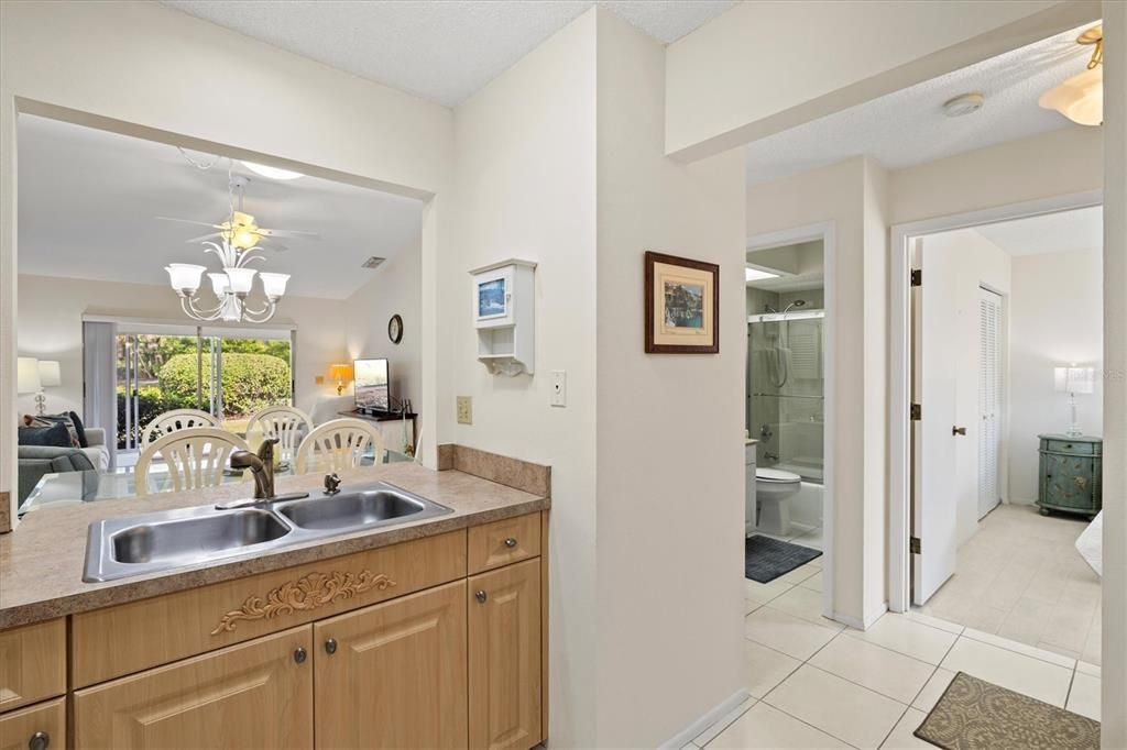 For Sale: $249,900 (2 beds, 2 baths, 962 Square Feet)