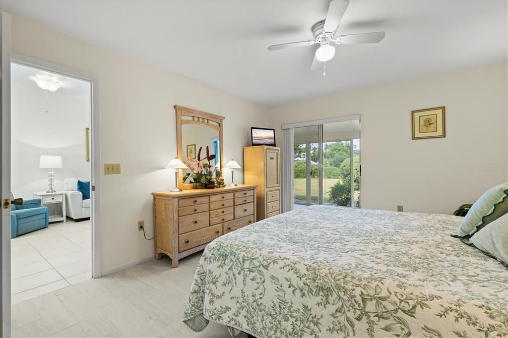 For Sale: $249,900 (2 beds, 2 baths, 962 Square Feet)