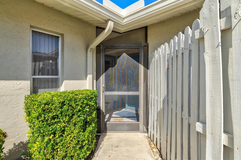 For Sale: $249,900 (2 beds, 2 baths, 962 Square Feet)