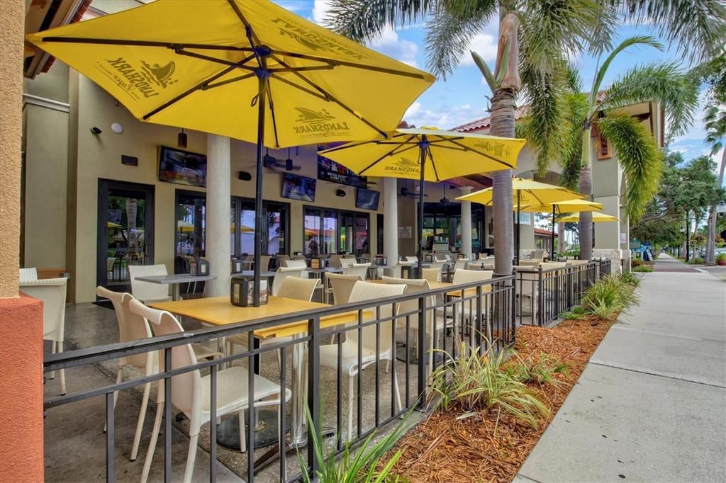 For Sale: $249,900 (2 beds, 2 baths, 962 Square Feet)