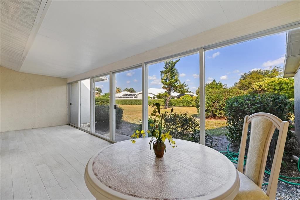 For Sale: $249,900 (2 beds, 2 baths, 962 Square Feet)