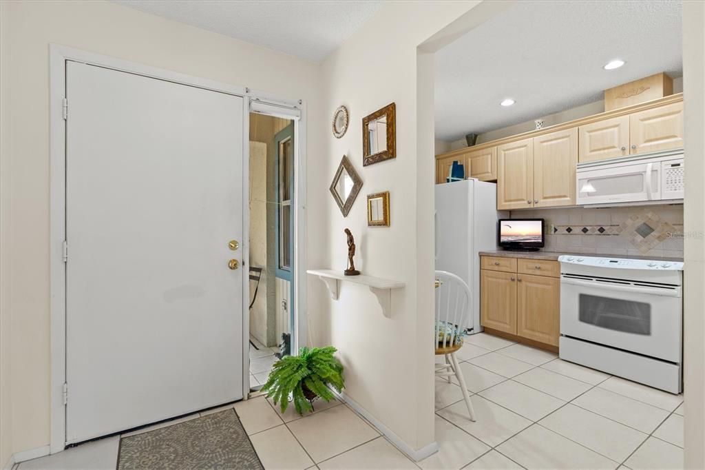 For Sale: $249,900 (2 beds, 2 baths, 962 Square Feet)