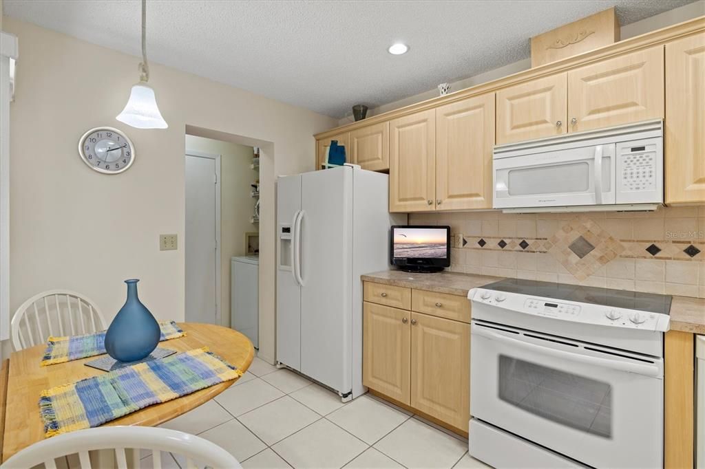 For Sale: $249,900 (2 beds, 2 baths, 962 Square Feet)