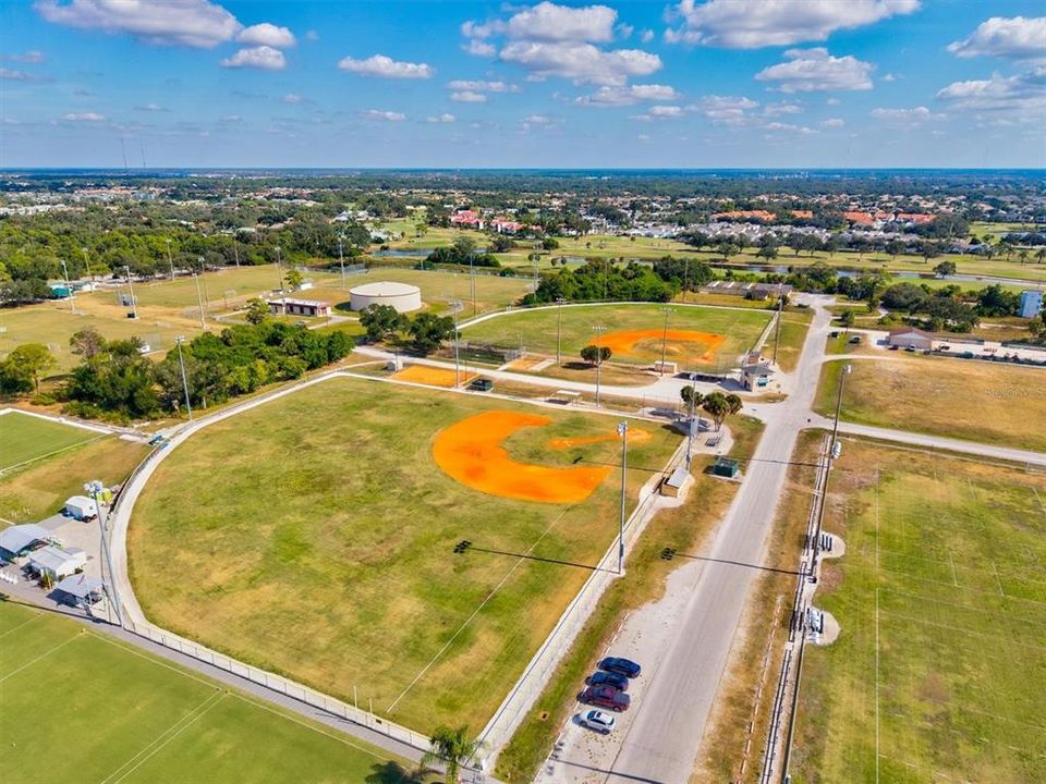 For Sale: $249,900 (2 beds, 2 baths, 962 Square Feet)