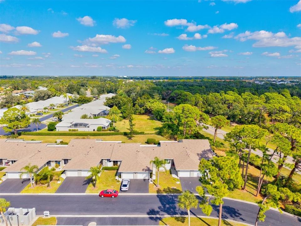 For Sale: $249,900 (2 beds, 2 baths, 962 Square Feet)