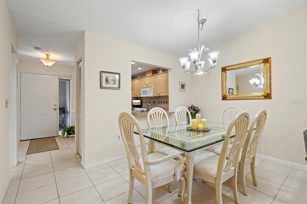 For Sale: $249,900 (2 beds, 2 baths, 962 Square Feet)