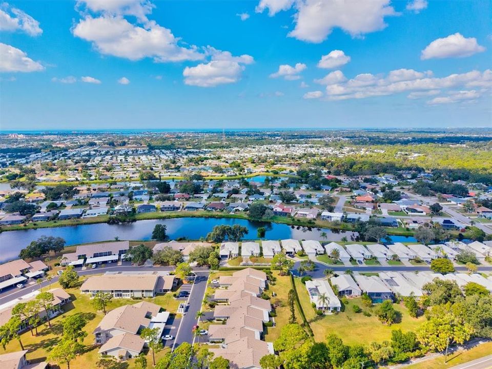 For Sale: $249,900 (2 beds, 2 baths, 962 Square Feet)