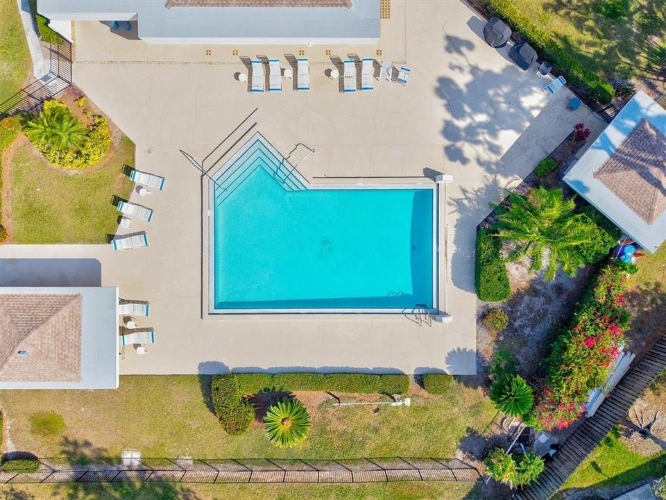 For Sale: $249,900 (2 beds, 2 baths, 962 Square Feet)