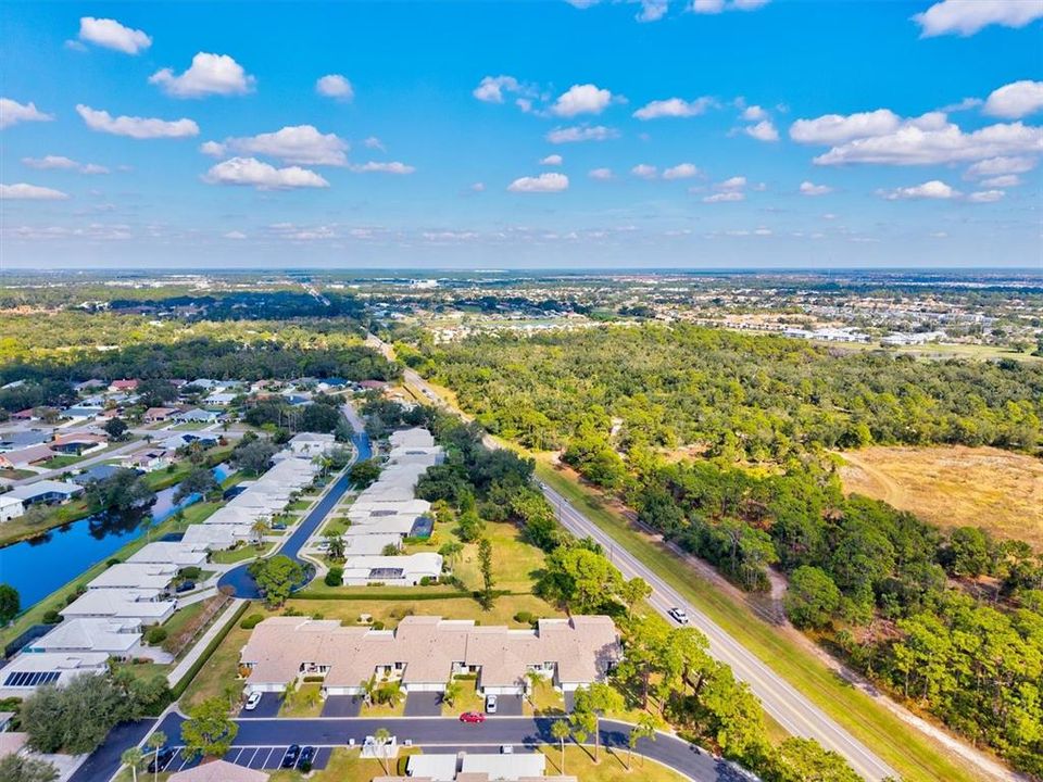 For Sale: $249,900 (2 beds, 2 baths, 962 Square Feet)