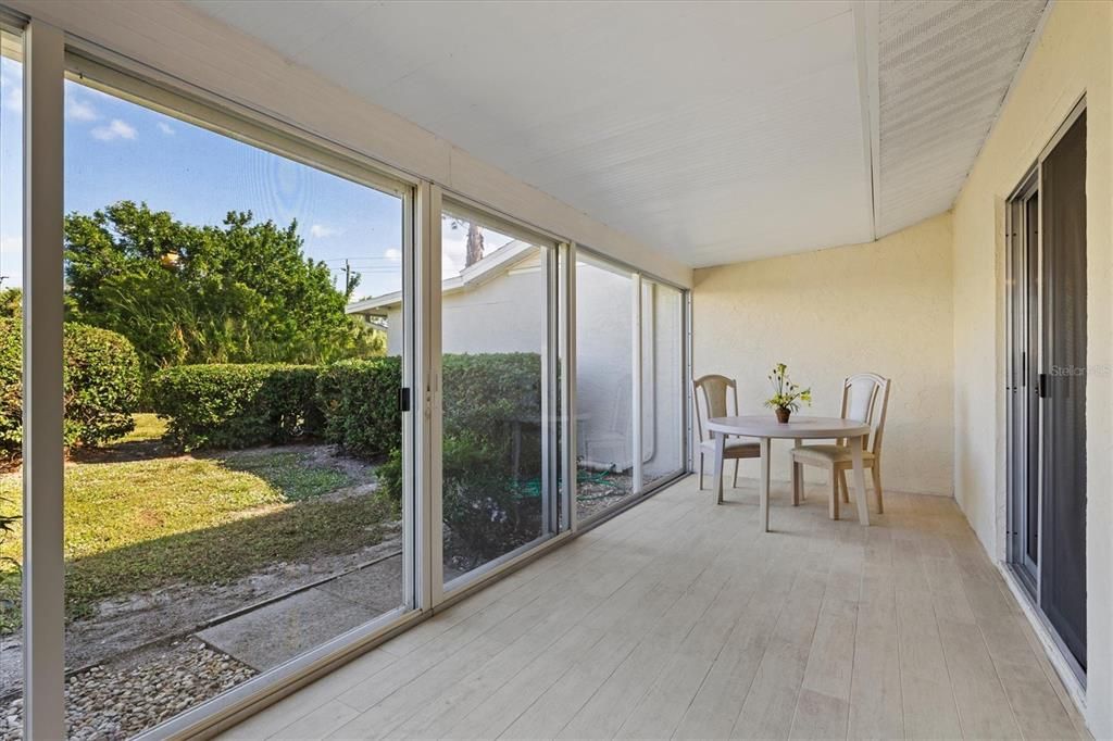 For Sale: $249,900 (2 beds, 2 baths, 962 Square Feet)