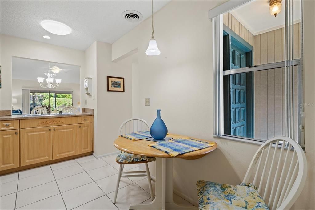 For Sale: $249,900 (2 beds, 2 baths, 962 Square Feet)