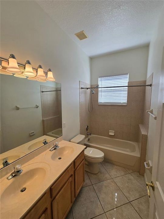 For Rent: $3,100 (4 beds, 2 baths, 2579 Square Feet)