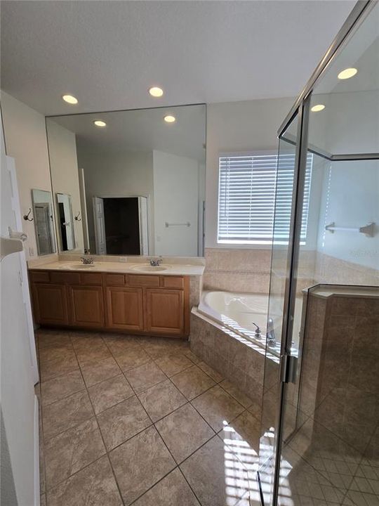 For Rent: $3,100 (4 beds, 2 baths, 2579 Square Feet)