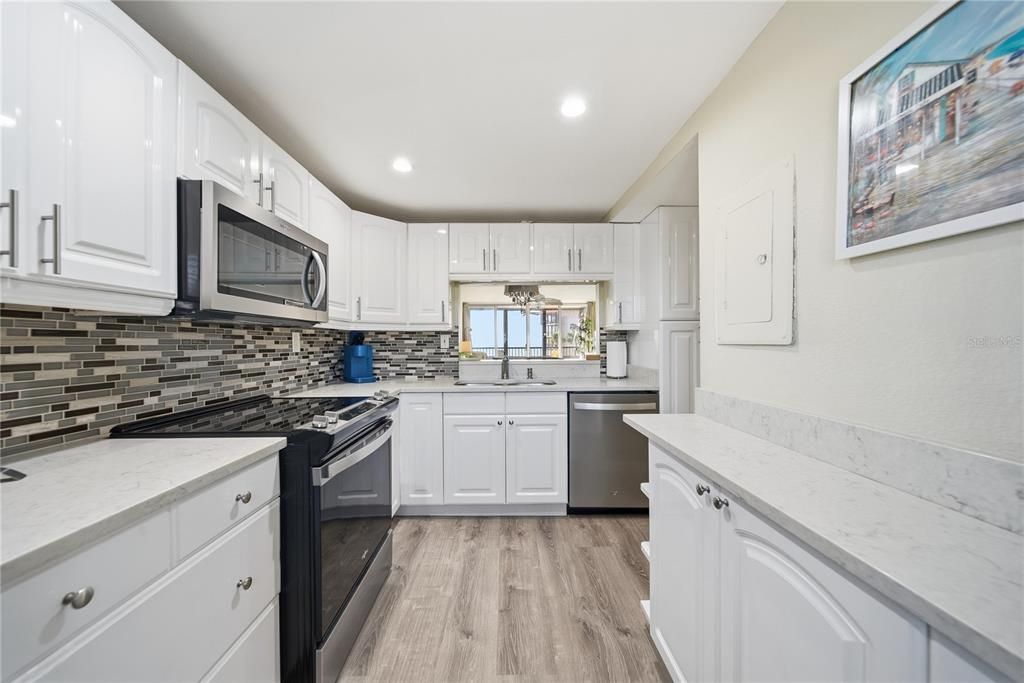 En Venta: $635,500 (2 camas, 2 baños, 1103 Pies cuadrados)