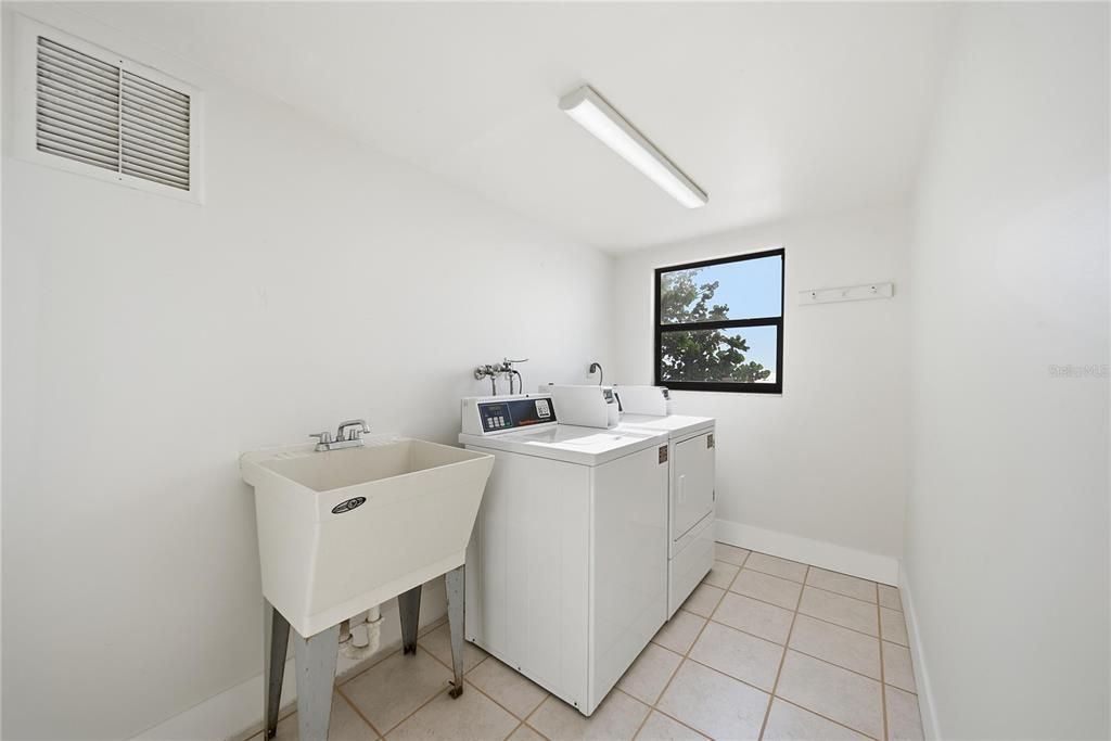 En Venta: $635,500 (2 camas, 2 baños, 1103 Pies cuadrados)