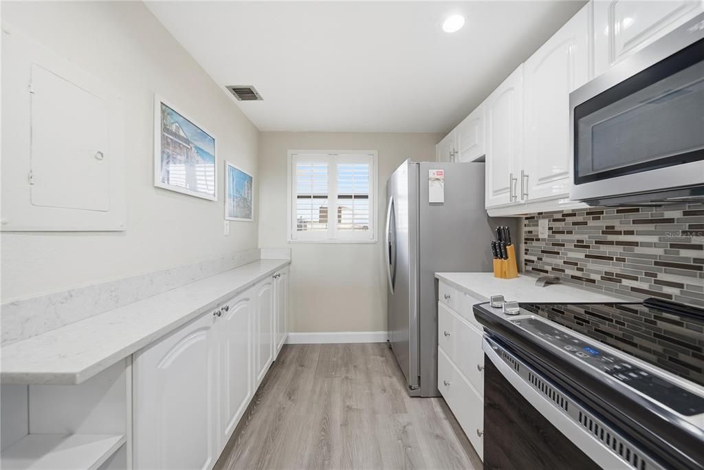 En Venta: $635,500 (2 camas, 2 baños, 1103 Pies cuadrados)