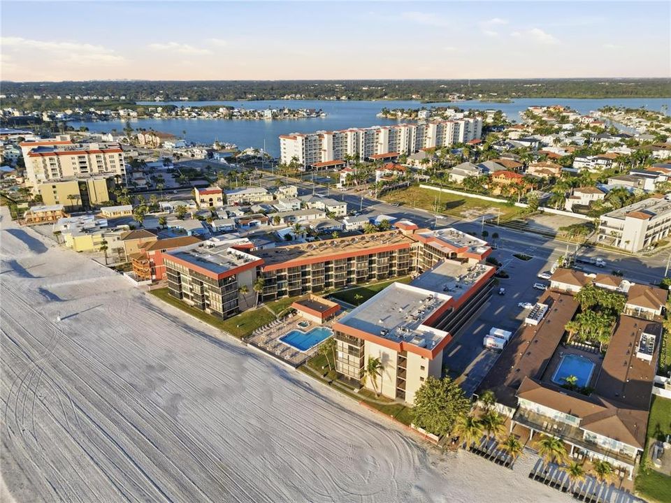 En Venta: $635,500 (2 camas, 2 baños, 1103 Pies cuadrados)