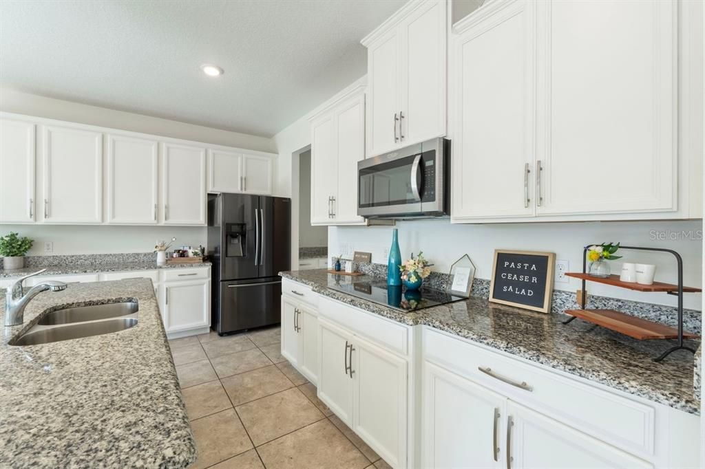 For Sale: $590,000 (4 beds, 3 baths, 2980 Square Feet)