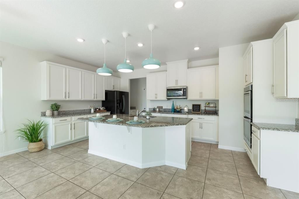 For Sale: $590,000 (4 beds, 3 baths, 2980 Square Feet)