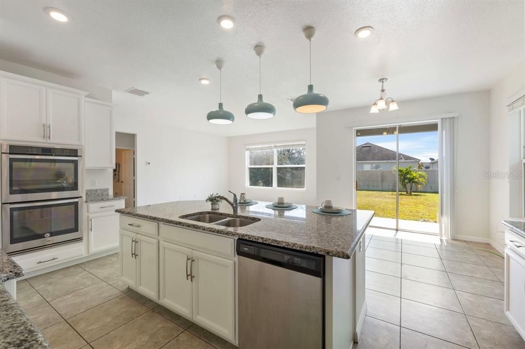 For Sale: $590,000 (4 beds, 3 baths, 2980 Square Feet)