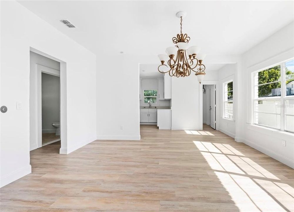 待售: $295,000 (3 贝兹, 2 浴室, 1361 平方英尺)