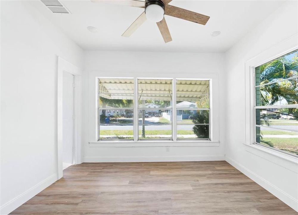 待售: $295,000 (3 贝兹, 2 浴室, 1361 平方英尺)