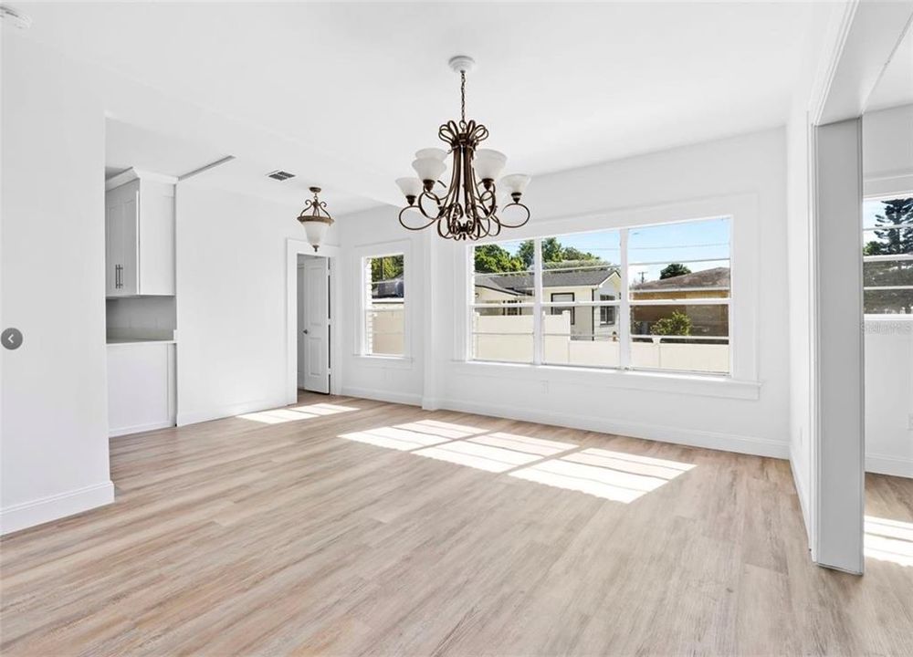 待售: $295,000 (3 贝兹, 2 浴室, 1361 平方英尺)