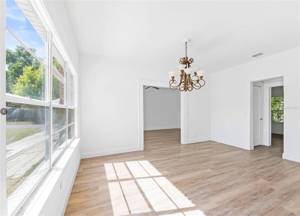 待售: $295,000 (3 贝兹, 2 浴室, 1361 平方英尺)