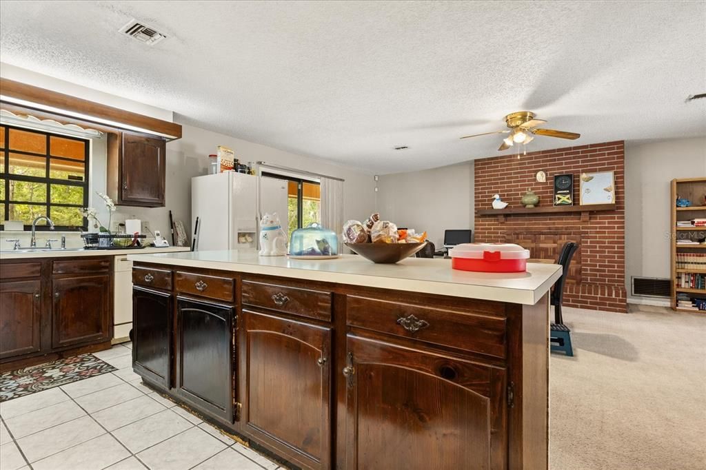 For Sale: $319,000 (3 beds, 2 baths, 2167 Square Feet)