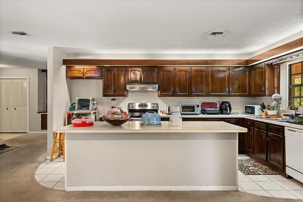 For Sale: $319,000 (3 beds, 2 baths, 2167 Square Feet)