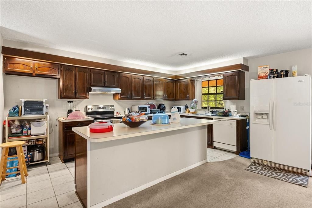 For Sale: $319,000 (3 beds, 2 baths, 2167 Square Feet)