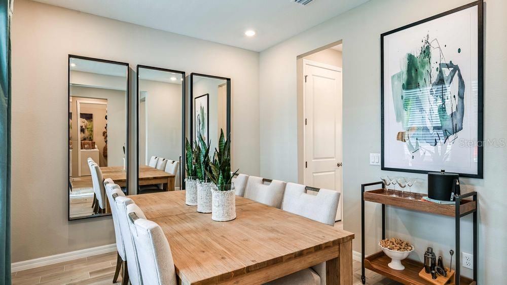 En Venta: $458,999 (4 camas, 3 baños, 2612 Pies cuadrados)