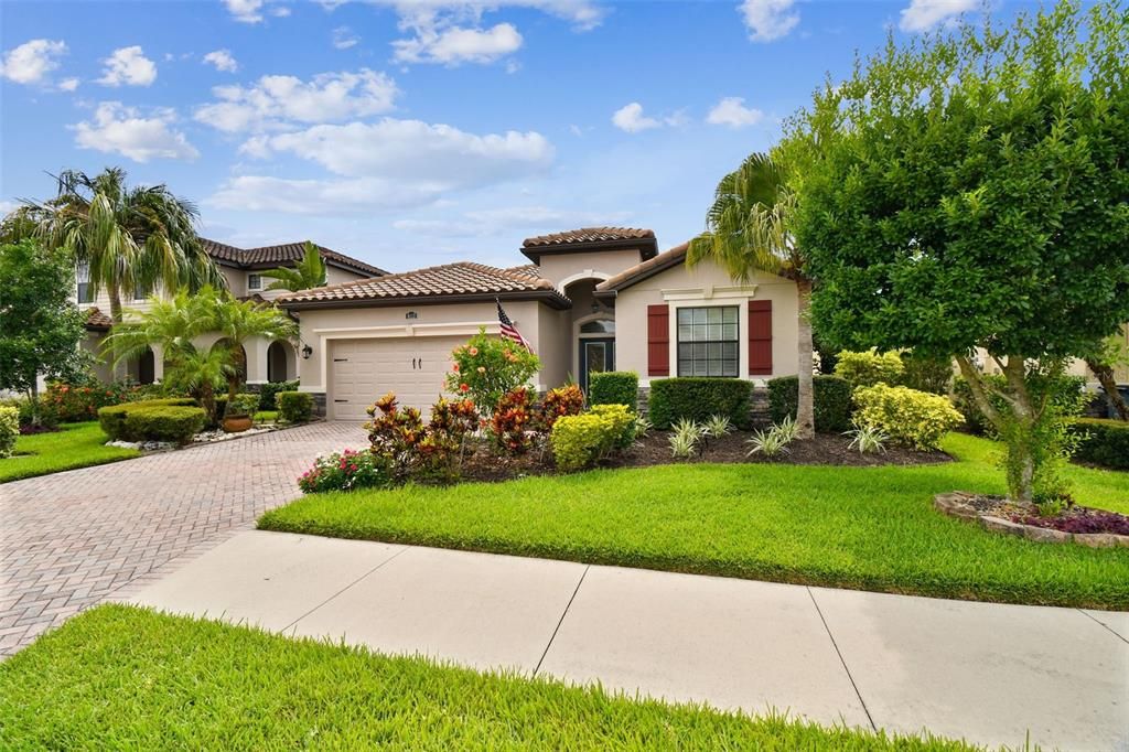 Active With Contract: $625,000 (3 beds, 2 baths, 2035 Square Feet)