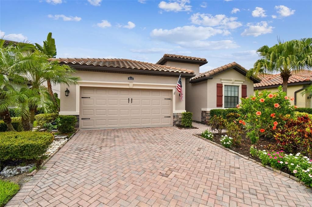 Active With Contract: $625,000 (3 beds, 2 baths, 2035 Square Feet)