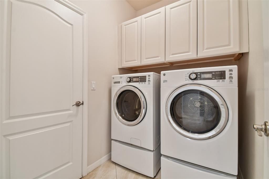 Active With Contract: $625,000 (3 beds, 2 baths, 2035 Square Feet)