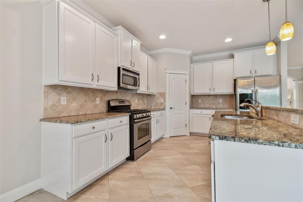 Active With Contract: $625,000 (3 beds, 2 baths, 2035 Square Feet)