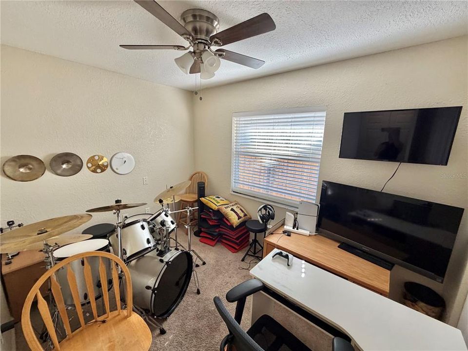 For Sale: $275,000 (3 beds, 1 baths, 1172 Square Feet)