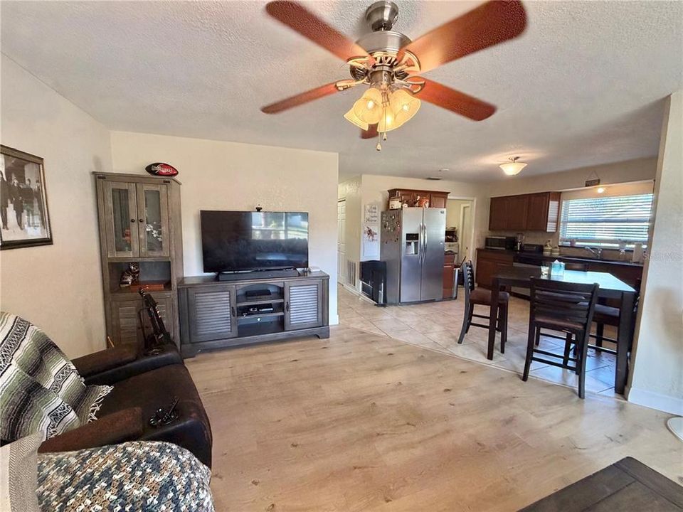 For Sale: $275,000 (3 beds, 1 baths, 1172 Square Feet)