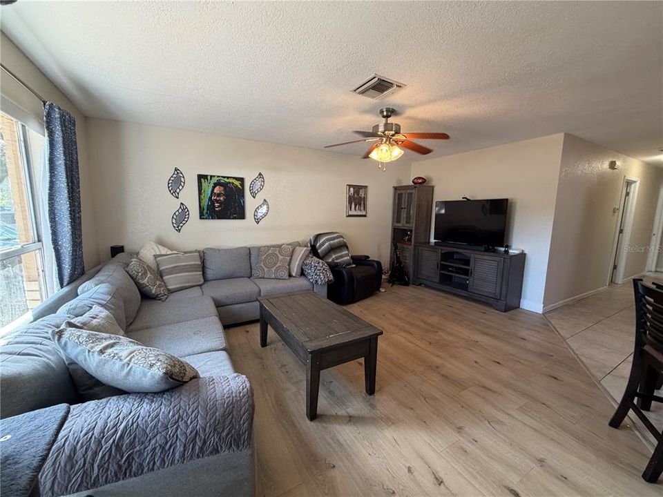 For Sale: $275,000 (3 beds, 1 baths, 1172 Square Feet)