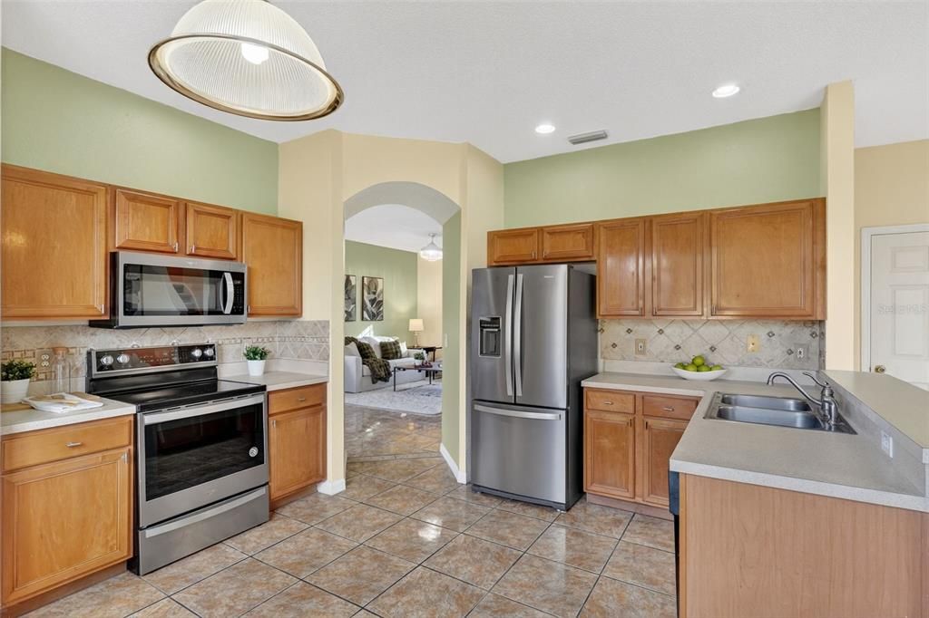 待售: $575,000 (4 贝兹, 2 浴室, 2192 平方英尺)