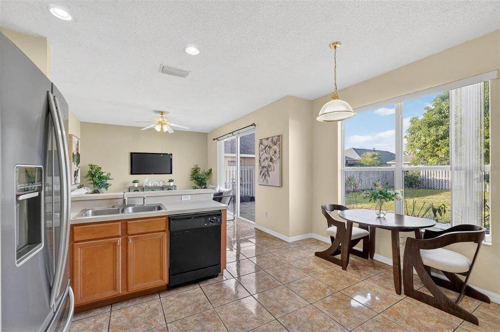 待售: $575,000 (4 贝兹, 2 浴室, 2192 平方英尺)