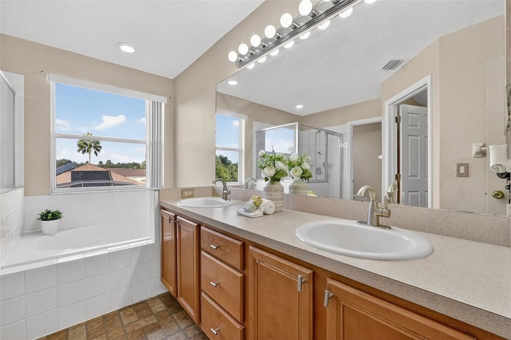 待售: $575,000 (4 贝兹, 2 浴室, 2192 平方英尺)