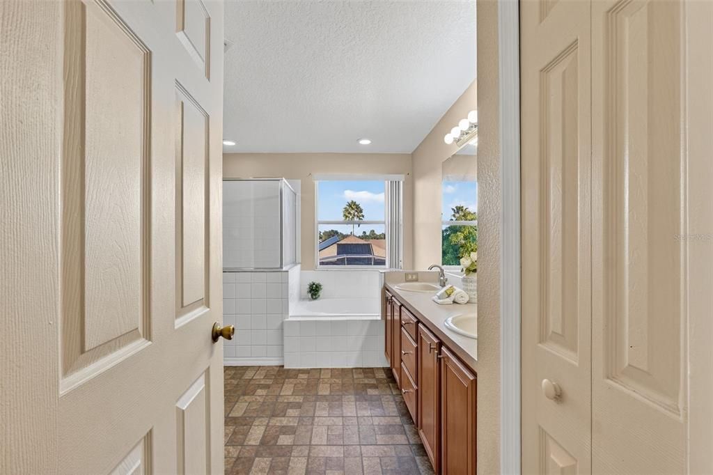 待售: $575,000 (4 贝兹, 2 浴室, 2192 平方英尺)