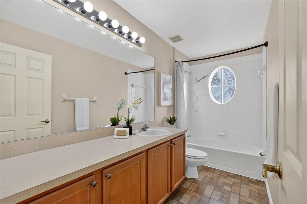 待售: $575,000 (4 贝兹, 2 浴室, 2192 平方英尺)